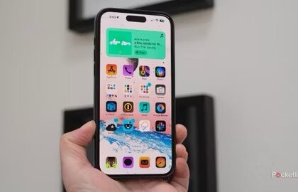 iPhone screen with inverted colors
