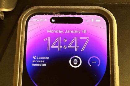 cracked iPhone 14 pro screen  