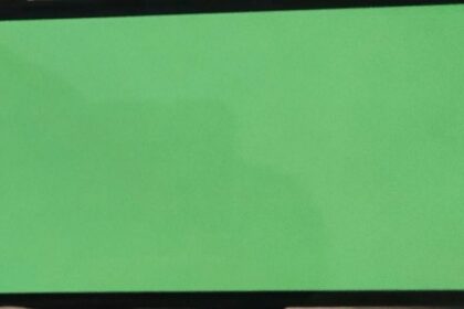 iPhone with green screen