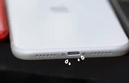Illustrated water inside Lightning port