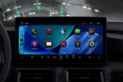 CarPlay Liquid Glass Dark