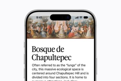 On iPhone 17 Pro, a user chats with Siri AI about Bosque de Chapultepec.