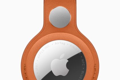 The new AirTag with the FineWoven Key Ring in fox orange.