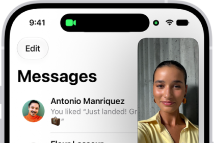 A FaceTime conversation taking place, while a note about kitchen decorating fills the rest of the screen.