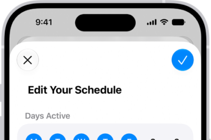 The edit your sleep schedule screen in Health, with a Days Active section and a Bedtime and Wake Up clock.