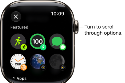 The customize screen for a watch face showing featured complications. Turn the Digital Crown to browse complications.