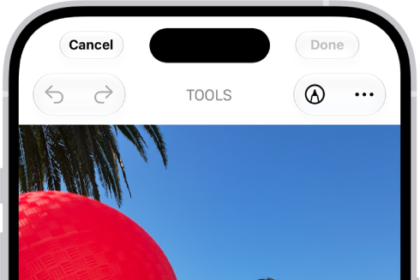 The buttons for Clean Up, Extend, and Reframe are displayed below a photo.