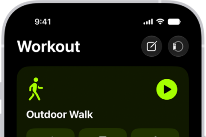The Fitness workout screen showing three workout types. Buttons to log a workout and connect a heart rate monitor are at the top of the screen.
