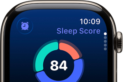 The sleep score screen showing a score in the center of the screen. A rating and the time spent asleep appears at the bottom-left of the screen.