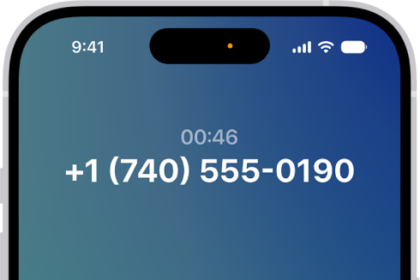 An ongoing call screen showing a banner that asks if the caller would like to use Hold Assist to receive a notification when they're no longer on hold.
