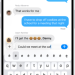 The onscreen keyboard showing the alternate accented characters that appear when you touch and hold the E key.