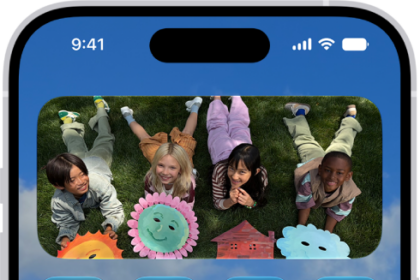 A customized Home Screen with tinted icons.
