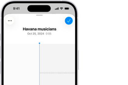 The screen for recording a second layer in Voice Memos.